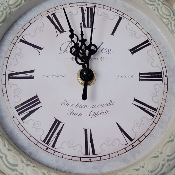 EUC Antique Style Clock - Picture 7 of 7